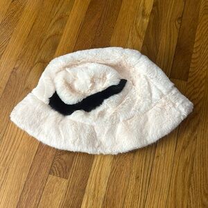 Nike fuzzy bucket hat